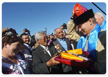 Prime Minister Vladimir Putin visiting the village of Tungui in Buryatia|1 july, 2011|15:01