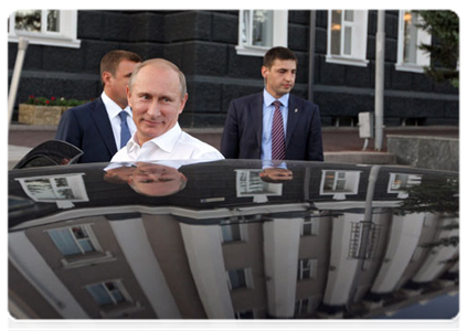 After meeting with top managers of industrial enterprises, Prime Minister Vladimir Putin spoke with residents of Ulan Ude in the city’s square|1 july, 2011|18:11