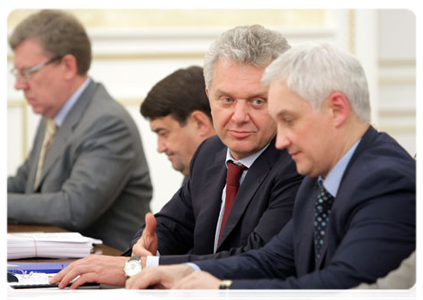 Deputy Prime Minister and Finance Minister Alexei Kudrin, Transport Minister Igor Levitin, Minister of Industry and Trade Viktor Khristenko and Director of the Economics and Finance Department of the Russian government Andrei Belousov at a meeting of Vnesheconombank’s Observation Council|13 july, 2011|19:51