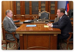 Prime Minister Vladimir Putin meets with Altai Region Governor Alexander Karlin