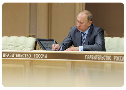 Prime Minister Vladimir Putin holding a video conference with participants of the Strategic Initiatives Agency project in Yekaterinburg|14 july, 2011|15:43