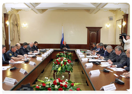 Prime Minister Vladimir Putin leads a meeting in Kazan of the government commission investigating the Bulgaria shipwreck|14 july, 2011|20:18