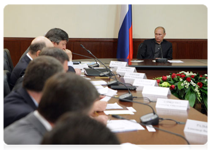 Prime Minister Vladimir Putin leads a meeting in Kazan of the government commission investigating the Bulgaria shipwreck|14 july, 2011|20:18