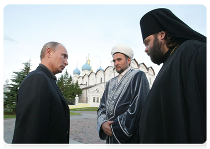 Prime Minister Vladimir Putin meeting with members of Tatarstan’s Muslim and Orthodox clergy, Mufti Ildus Faizov and Father Superior Pitirim of the Monastery of the Holy Virgin|14 july, 2011|21:51