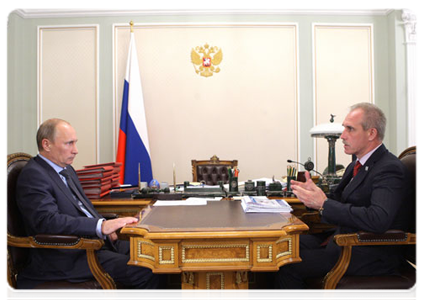 Prime Minister Vladimir Putin talking with Ulyanovsk Region Governor Sergei Morozov|18 july, 2011|11:11