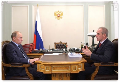 Prime Minister Vladimir Putin meets with Ulyanovsk Region Governor Sergei Morozov