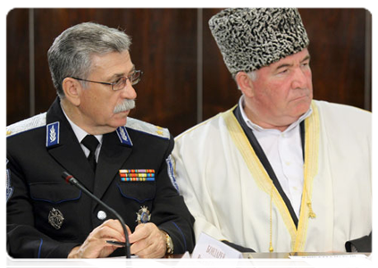 General Vasily Bondarev, ataman of the Terek Cossack Army, and Mufti Ismail-hajji Berdiev, chairman of the Central Muslim Board for Karachayevo-Circassia and the Stavropol Territory|19 july, 2011|18:34