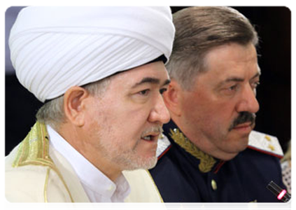 Sheikh Ravil Gainutdin, chairman of the Muslim Spiritual Authority of Russia, and General Viktor Vodolatsky, ataman of the Great Don Cossack Army|19 july, 2011|18:34