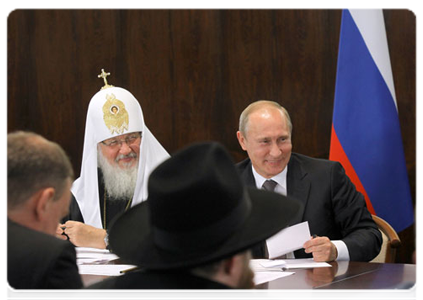 Prime Minister Vladimir Putin with Patriarch Kirill of Moscow and All Russia|19 july, 2011|19:53