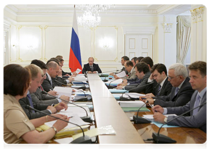 Prime Minister Vladimir Putin at a meeting of the Government Commission on Monitoring Foreign Investment|20 july, 2011|15:50