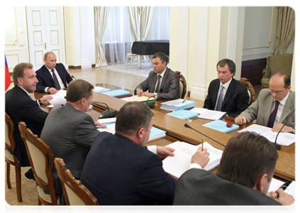 Prime Minister Vladimir Putin at a meeting of the Government Commission on Monitoring Foreign Investment|20 july, 2011|15:54