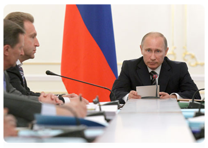 Prime Minister Vladimir Putin at a meeting of the Government Commission on Monitoring Foreign Investment|20 july, 2011|15:55