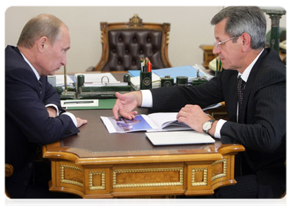 Prime Minister Vladimir Putin at a meeting with Astrakhan Region Governor Alexander Zhilkin|20 july, 2011|19:58