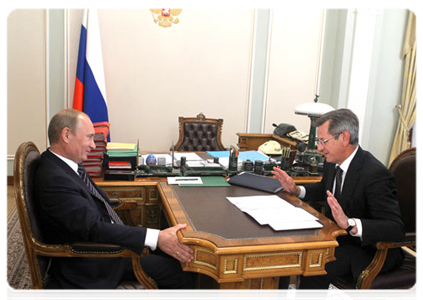 Prime Minister Vladimir Putin at a meeting with Astrakhan Region Governor Alexander Zhilkin|20 july, 2011|19:58