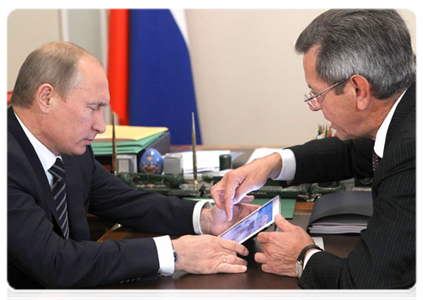 Prime Minister Vladimir Putin at a meeting with Astrakhan Region Governor Alexander Zhilkin|20 july, 2011|20:50