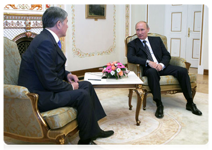 Prime Minister Vladimir Putin with his Kyrgyz counterpart Almazbek Atambayev|20 july, 2011|22:35