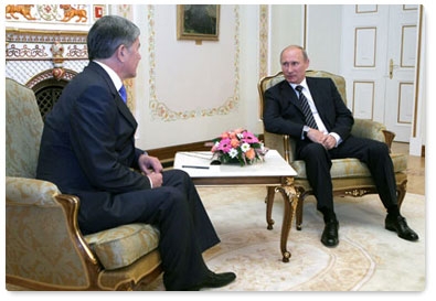 Prime Minister Vladimir Putin meets with his Kyrgyz counterpart Almazbek Atambayev