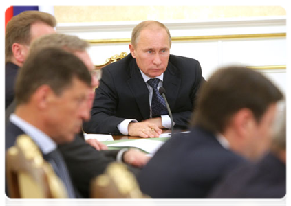 Prime Minister Vladimir Putin chairs a meeting of the Government Presidium|21 july, 2011|16:38