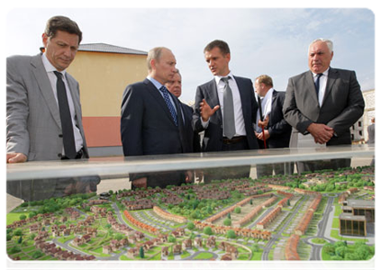 After the meeting, Vladimir Putin visited the new district, Novoye Stupino|22 july, 2011|18:58