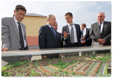 After the meeting, Vladimir Putin visited Novoye Stupino, a new district under construction