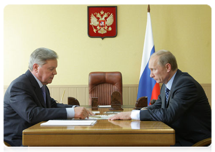 Prime Minister Vladimir Putin at a meeting with Moscow Region Governor Boris Gromov|22 july, 2011|20:26