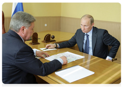 Prime Minister Vladimir Putin at a meeting with Moscow Region Governor Boris Gromov|22 july, 2011|20:26