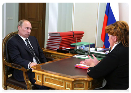 Prime Minister Vladimir Putin meets with Agriculture Minister Yelena Skrynnik|23 july, 2011|12:59