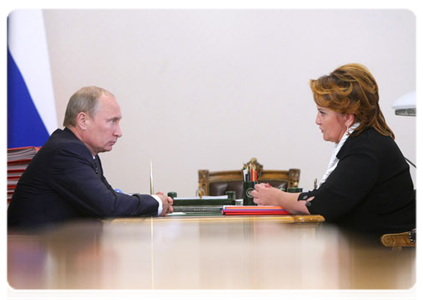 Prime Minister Vladimir Putin meets with Agriculture Minister Yelena Skrynnik|23 july, 2011|13:21