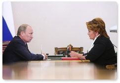 Prime Minister Vladimir Putin meets with Agriculture Minister Yelena Skrynnik