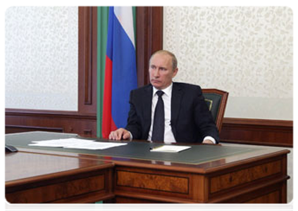 Prime Minister Vladimir Putin, in a video conference, taking part in commissioning new power units at the Surgut state district power station No. 2 and the Sredneuralsk state district power station|25 july, 2011|16:22