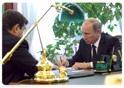 Prime Minister Putin meets with Minister of Transport Igor Levitin|25 july, 2011|16:52