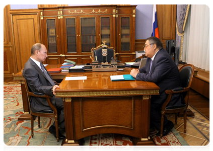 Prime Minister Vladimir Putin at a meeting with Kemerovo Region Governor Aman Tuleyev|28 july, 2011|15:34