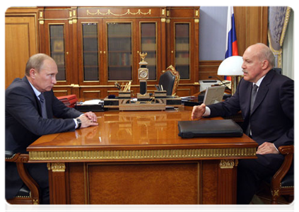 Prime Minister Vladimir Putin at a working meeting with Irkutsk Region Governor Dmitry Mezentsev|4 july, 2011|14:11