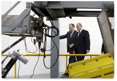 Prime Minister Vladimir Putin visits the Joint Institute for Nuclear Research in Dubna