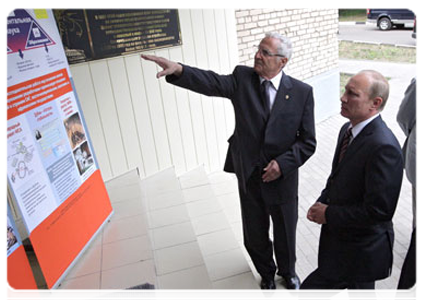 Prime Minister Vladimir Putin at the Joint Institute for Nuclear Research in Dubna|5 july, 2011|17:29