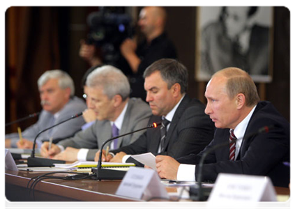 Prime Minister Vladimir Putin holding a session of the Government Commission on High Technology and Innovation in Dubna|5 july, 2011|18:21