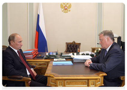 Prime Minister Vladimir Putin holding a working meeting with President of Russian Railways Vladimir Yakunin|6 july, 2011|12:48