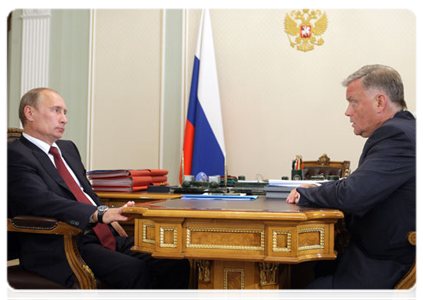 Prime Minister Vladimir Putin holding a working meeting with President of Russian Railways Vladimir Yakunin|6 july, 2011|12:48