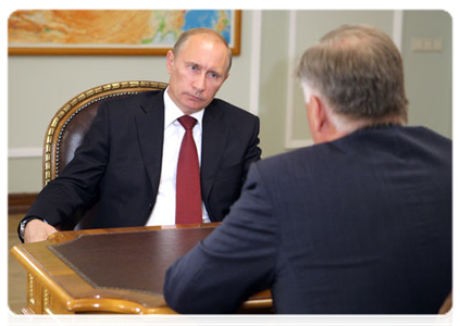 Prime Minister Vladimir Putin holding a working meeting with President of Russian Railways Vladimir Yakunin|6 july, 2011|12:48