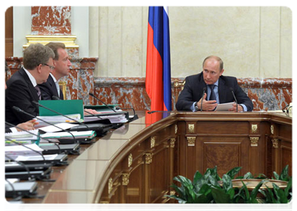 Prime Minister Vladimir Putin chairing a Government meeting|7 july, 2011|16:35