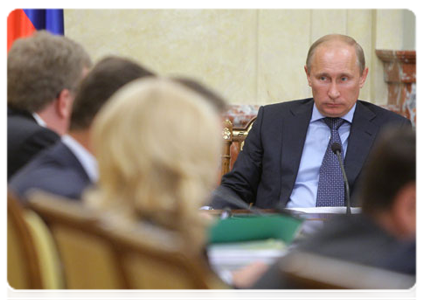 Prime Minister Vladimir Putin chairing a Government meeting|7 july, 2011|16:38
