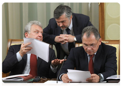 Minister of Industry and Trade Viktor Khristenko, Deputy Minister of Finance Alexander Novak, and Minister of Civil Defence, Emergencies and Disaster Relief Sergei Shoigu|7 july, 2011|16:38