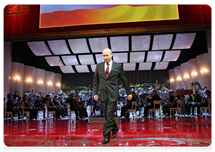 Prime Minister Vladimir Putin attends a gala concert of world opera stars devoted to the 50th anniversary of ties between the sister cities of St Petersburg and Dresden|7 july, 2011|21:12