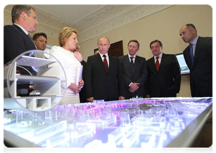 Prime Minister Vladimir Putin examines blueprints for the Orlovsky Tunnel under the Neva River while on a working trip to St Petersburg|7 july, 2011|22:37