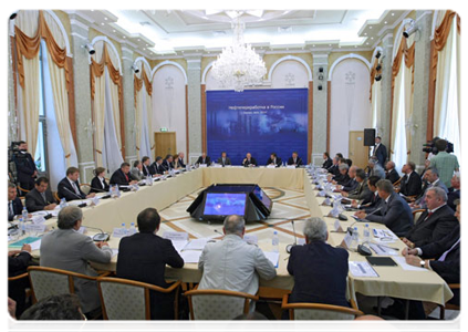 Председатель Правительства Российской Федерации В.В.Путин провёл в г.Кириши совещание «О состоянии нефтепереработки и рынка нефтепродуктов в Российской Федерации»|8 июля, 2011|18:03
