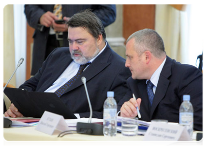 Head of the Federal Antimonopoly Service Igor Artemyev and head of the Federal Service for Environmental, Technological, and Nuclear Supervision Nikolai Kutyin at a meeting in Kirishi on Russia’s refining industry and petroleum product market|8 july, 2011|18:03