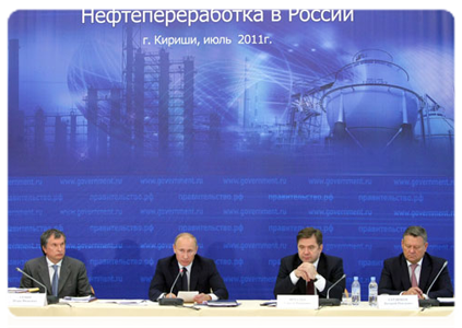 Председатель Правительства Российской Федерации В.В.Путин провёл в г.Кириши совещание «О состоянии нефтепереработки и рынка нефтепродуктов в Российской Федерации»|8 июля, 2011|18:03