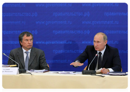 Prime Minister Vladimir Putin and Deputy Prime Minister Igor Sechin at a meeting in Kirishi on Russia’s refining industry and petroleum product market|8 july, 2011|18:03