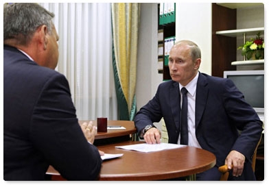 В.В.Путин обсудил с губернатором Ленинградской области В.П.Сердюковым социально-экономическое развитие региона