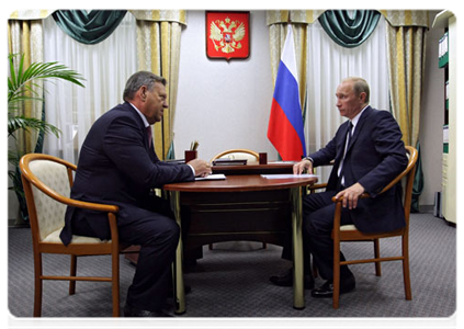 Prime Minister Vladimir Putin meets with Governor of the Leningrad Region Valery Serdyukov|8 july, 2011|19:24